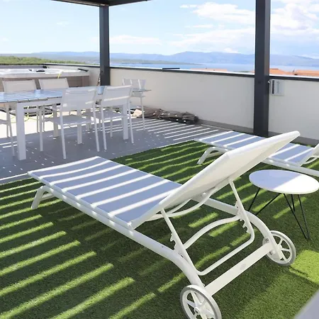 Terra Sun With Private Pool Or Jacuzzi Apartment Njivice