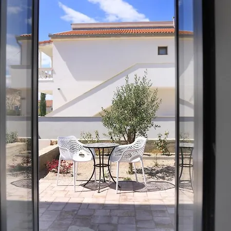 Terra Sun With Private Pool Or Jacuzzi Njivice