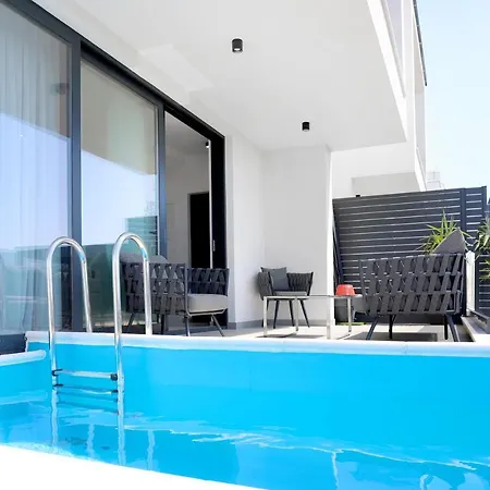 Terra Sun With Private Pool Or Jacuzzi
